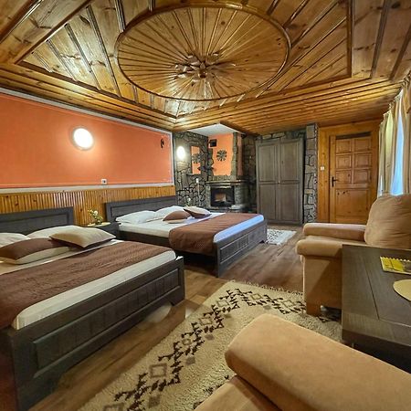 Guest Rooms Colorit Koprivshtitsa Esterno foto