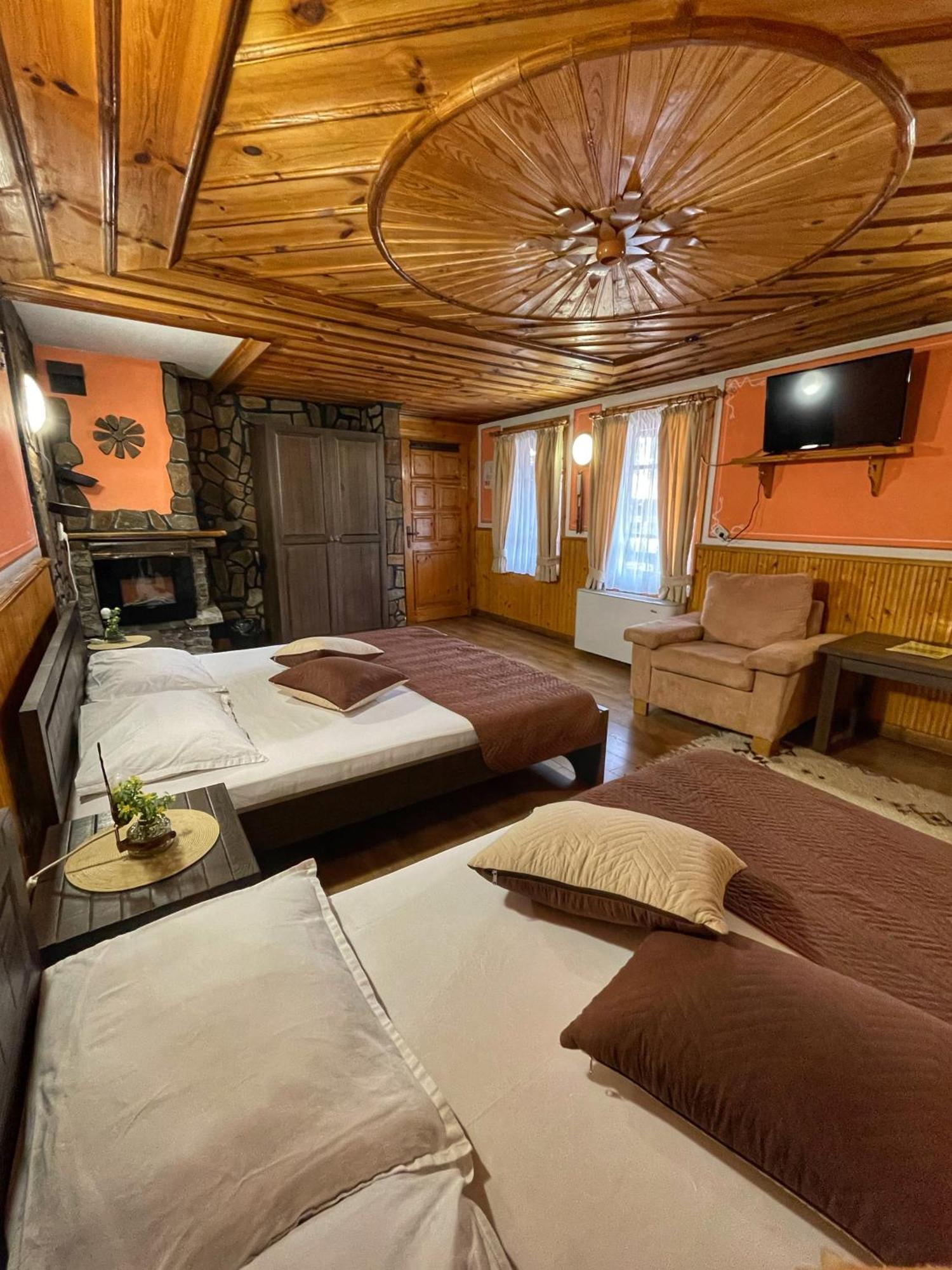 Guest Rooms Colorit Koprivshtitsa Esterno foto