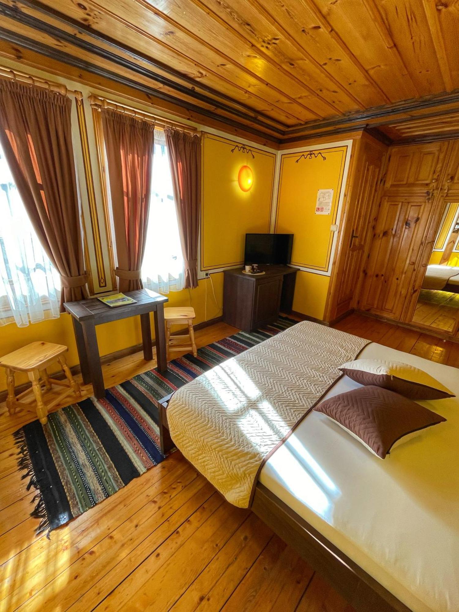 Guest Rooms Colorit Koprivshtitsa Esterno foto
