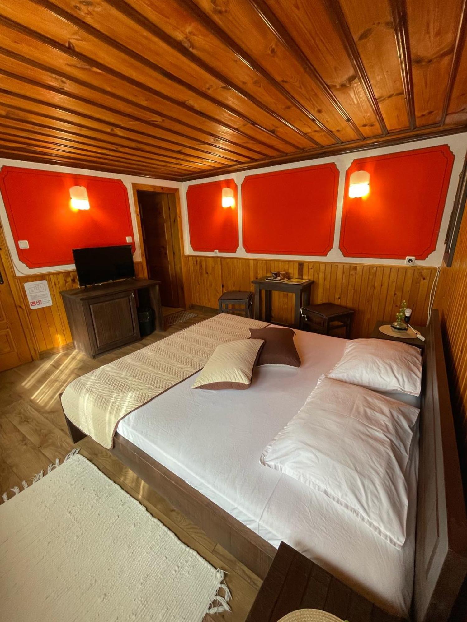 Guest Rooms Colorit Koprivshtitsa Esterno foto