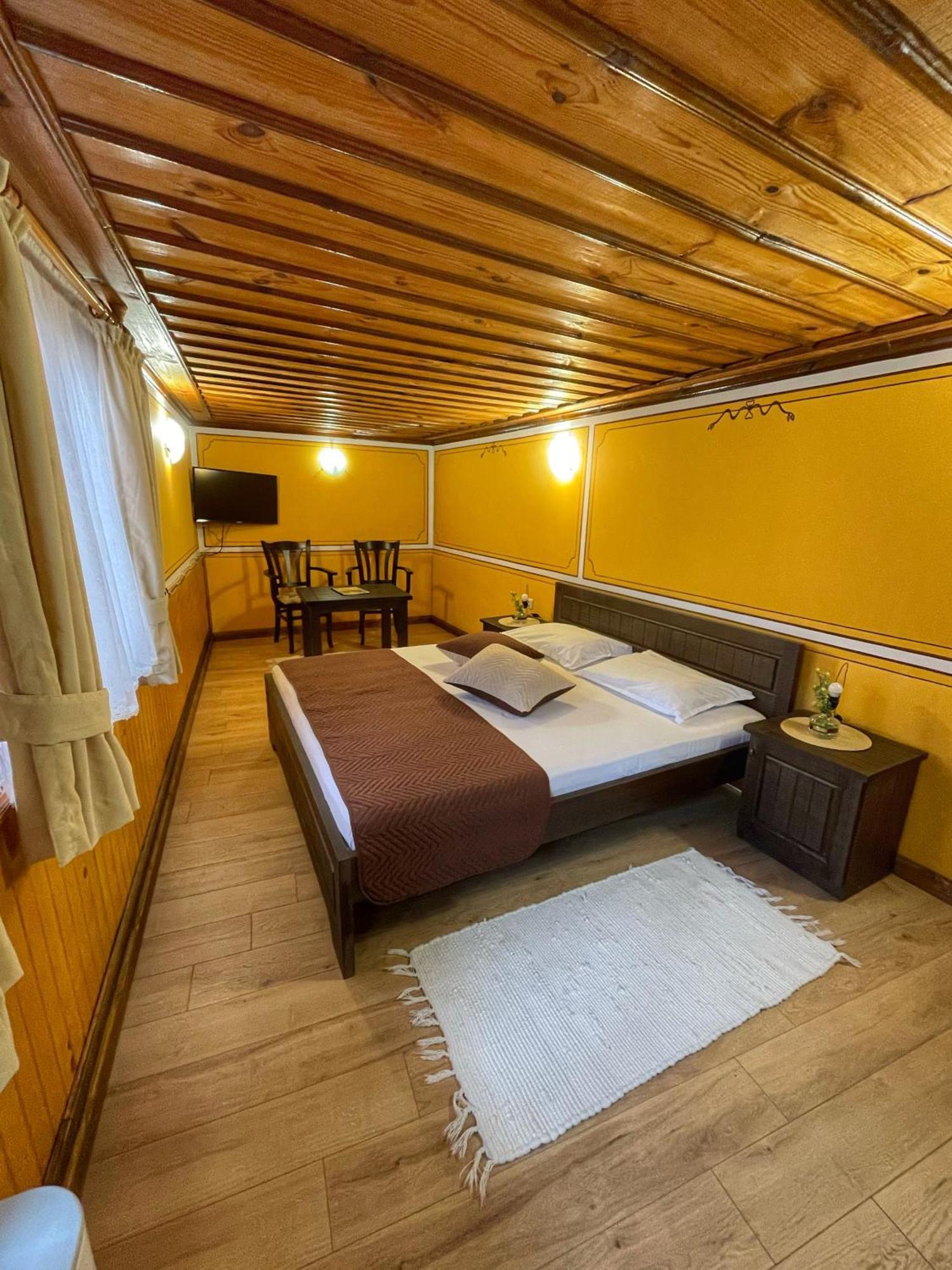 Guest Rooms Colorit Koprivshtitsa Esterno foto