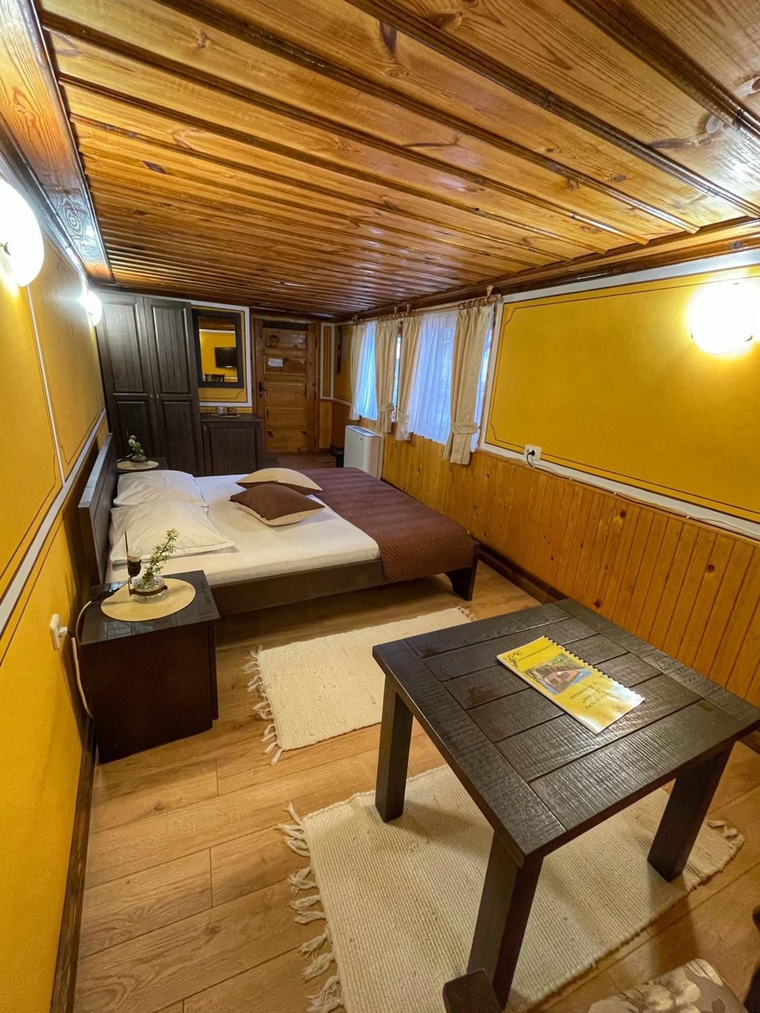 Guest Rooms Colorit Koprivshtitsa Esterno foto