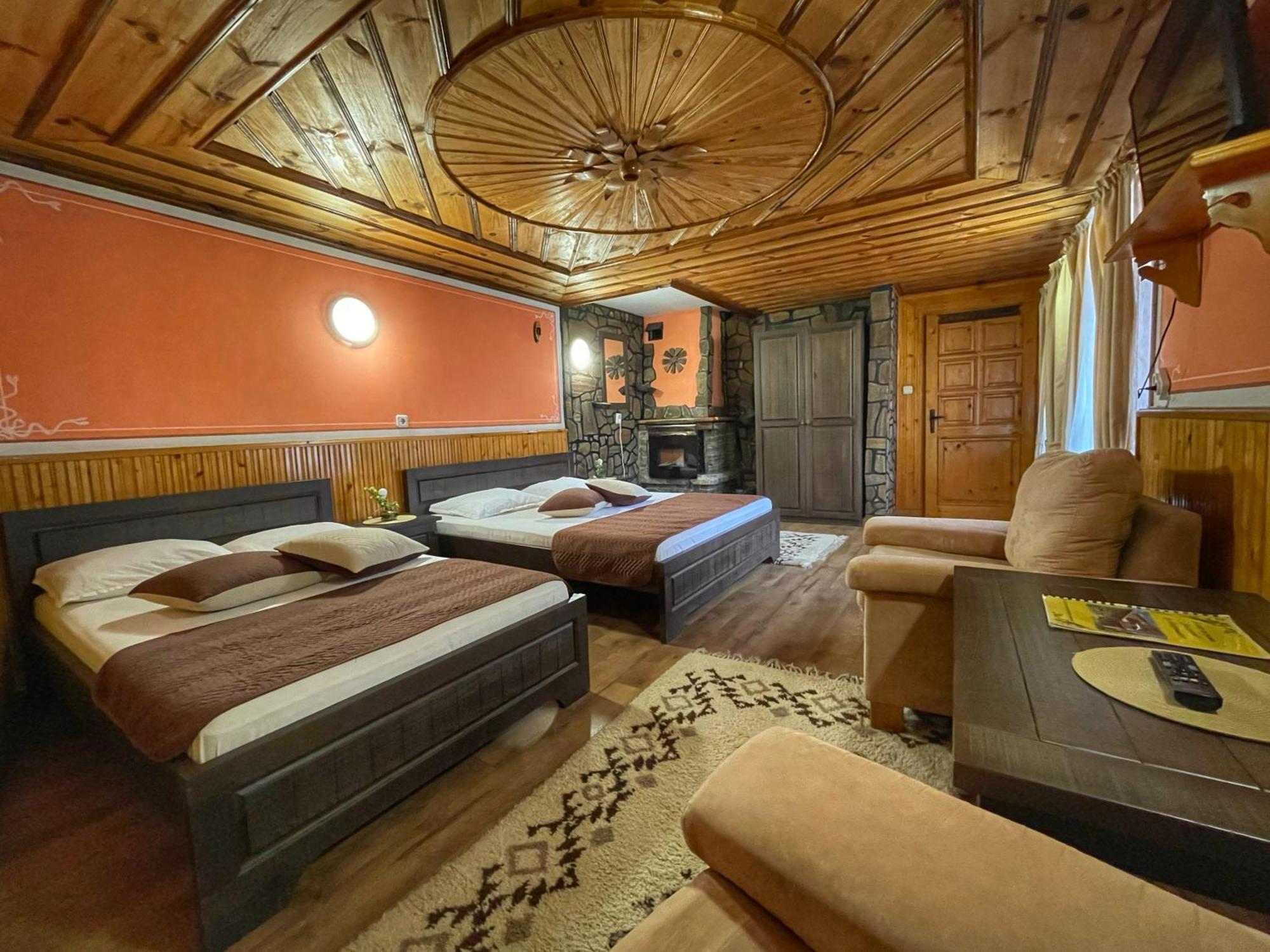 Guest Rooms Colorit Koprivshtitsa Esterno foto
