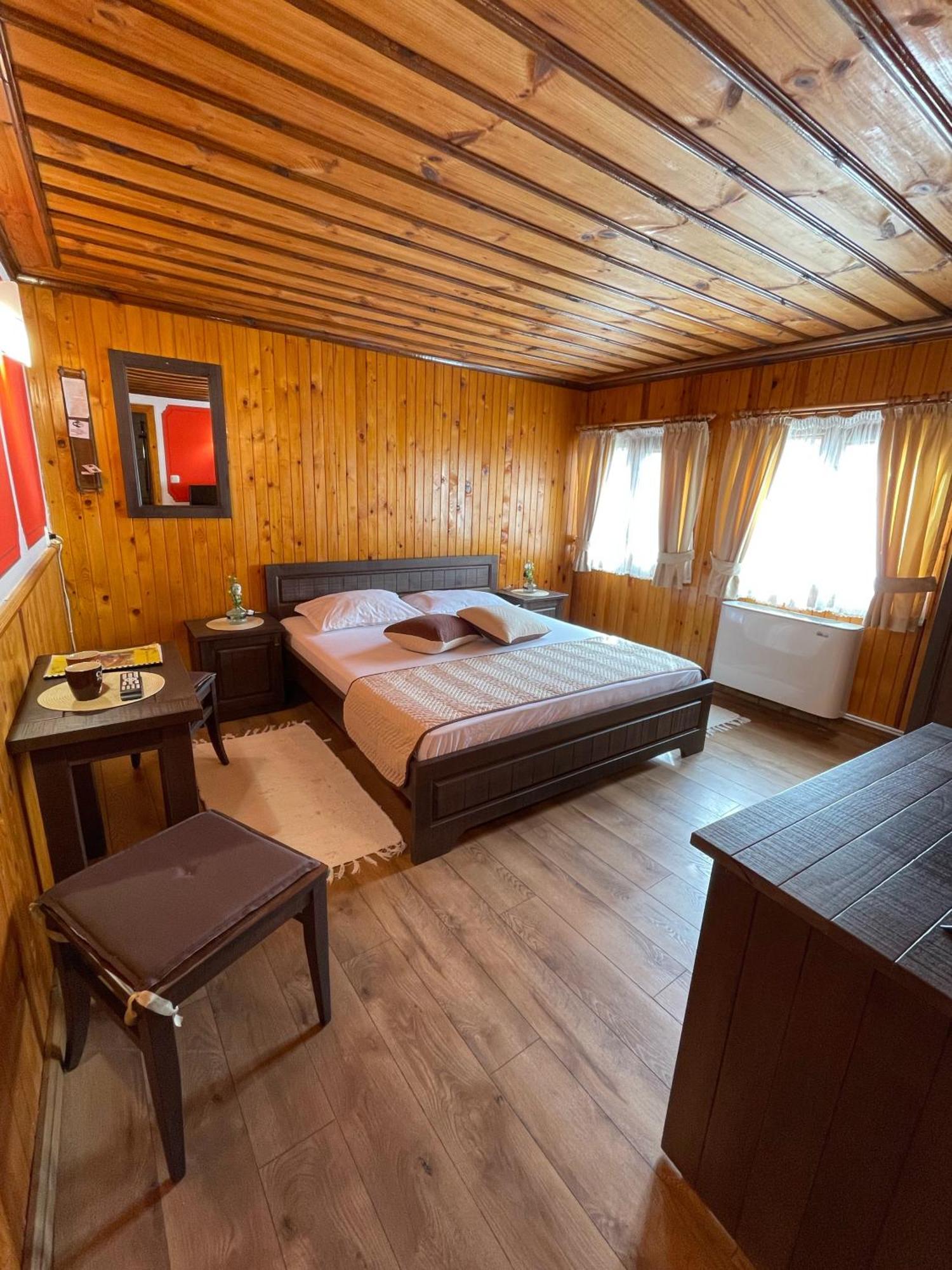 Guest Rooms Colorit Koprivshtitsa Esterno foto