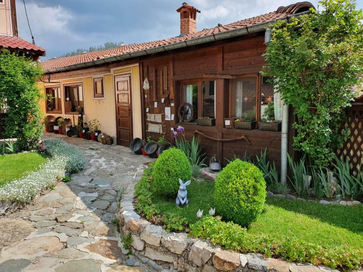 Guest Rooms Colorit Koprivshtitsa Esterno foto