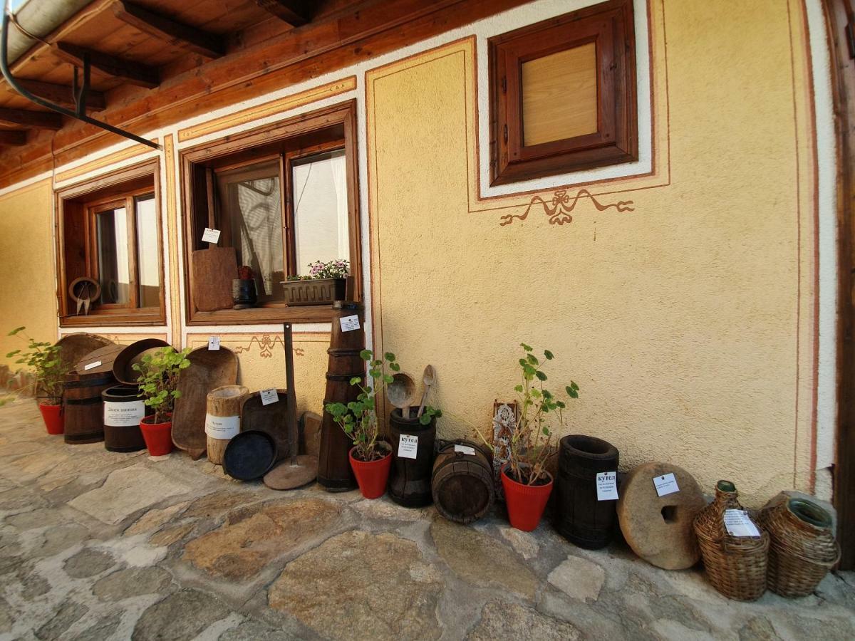 Guest Rooms Colorit Koprivshtitsa Esterno foto